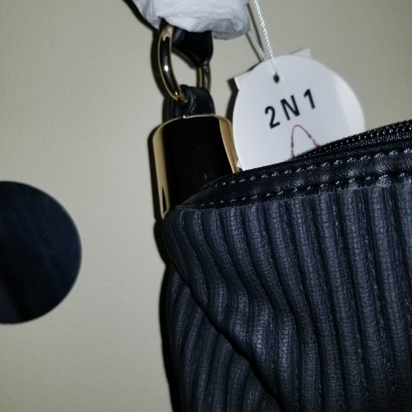 Handbags - Picture 8 of 8